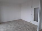 Kleine 3-Raum-Wohnung in der Kustrenaer Straße im 5. Geschoss - Bild