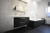 204 m² Altbau-Traum: Großzügiges Wohnen mit historischem Charme - Badezimmer