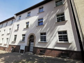 2-Raum-Altbauwohnung in bester Lage mit Garten und Balkon, 06406 Bernburg, Erdgeschosswohnung