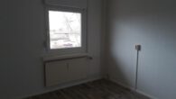 1-Raum-Wohnung mit Küchenmöbel im Erdgeschoss zu vermieten - Bild