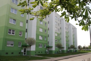 Bequem mit dem Aufzug zur obersten Etage fahren, 06406 Bernburg, Etagenwohnung