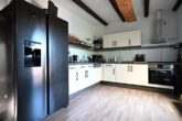 3-Zimmer-Altbauwohnung mit Dachterrasse in zentraler Lage - offene Küche