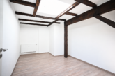 3-Zimmer-Altbauwohnung mit Dachterrasse in zentraler Lage - Schlafzimmer