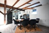 3-Zimmer-Altbauwohnung mit Dachterrasse in zentraler Lage - Essbereich mit offener Küche
