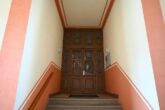 3-Zimmer-Altbauwohnung mit Dachterrasse in zentraler Lage - Hausflur