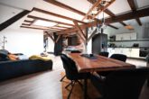3-Zimmer-Altbauwohnung mit Dachterrasse in zentraler Lage - Wohn-/Essbereich