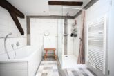 3-Zimmer-Altbauwohnung mit Dachterrasse in zentraler Lage - Bad