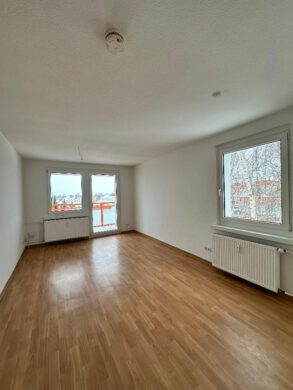 3-Raum-Wohnung mit Balkon in ruhiger Lage, 06406 Bernburg, Etagenwohnung
