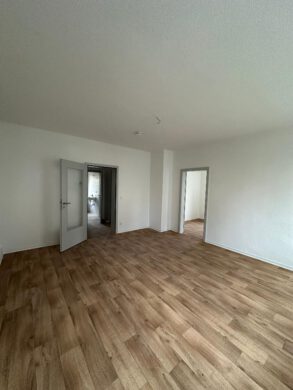 Neu sanierte 3-Raum-Wohnung im Erdgeschoss, 06406 Bernburg, Etagenwohnung