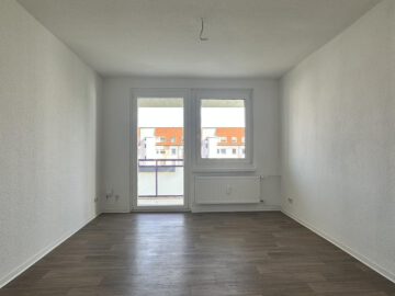 Top sanierte Zwei-Raum-Wohnung mit Balkon, 06406 Bernburg, Etagenwohnung