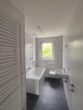 Vollsanierte 3-Raum-Wohnung mit Balkon - Badezimmer