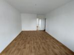 Vollsanierte 3-Raum-Wohnung mit Dusche und Balkon - Wohzimmer