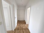 Vollsanierte 3-Raum-Wohnung mit Dusche und Balkon - Flur
